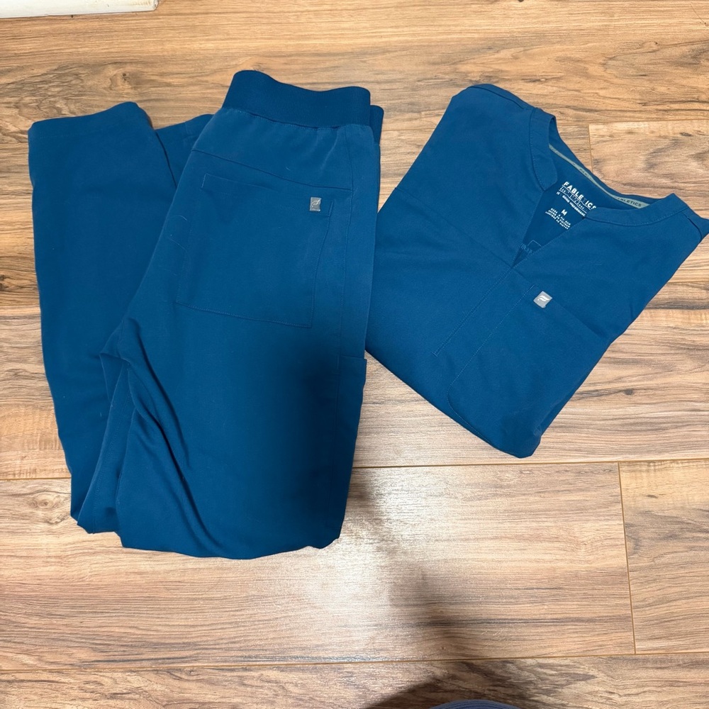 Fabletics Caribbean blue scrub set